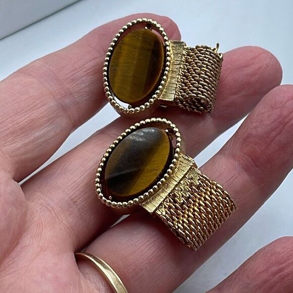 Vintage Tiger eye wrap around cuff links. - Picture 6 of 9